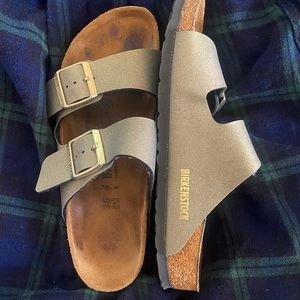 Birkenstock womens green with gold buckles iconic style size EU 38 = size 7-7.5